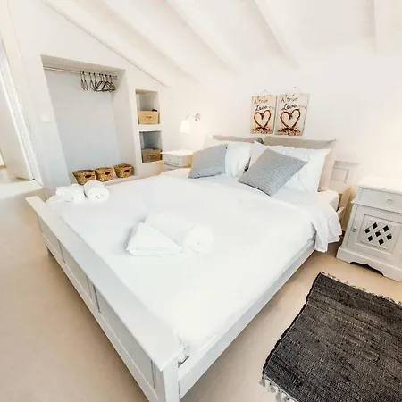 Ammos House *